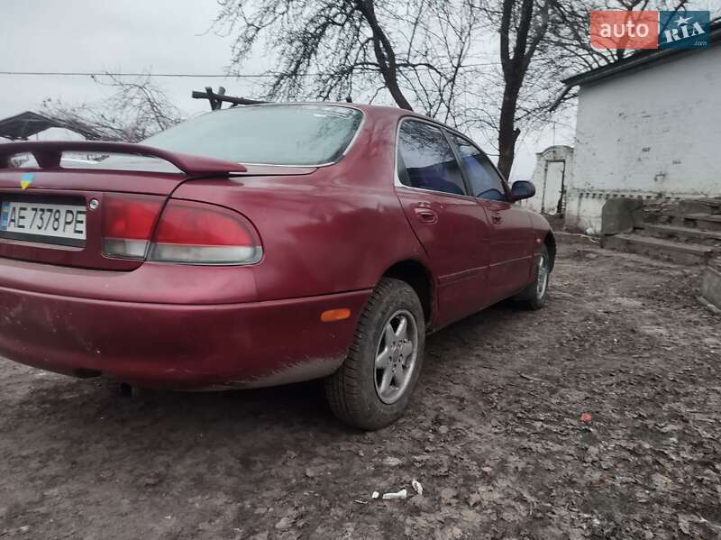 Седан Mazda 626 1995 в Ромнах