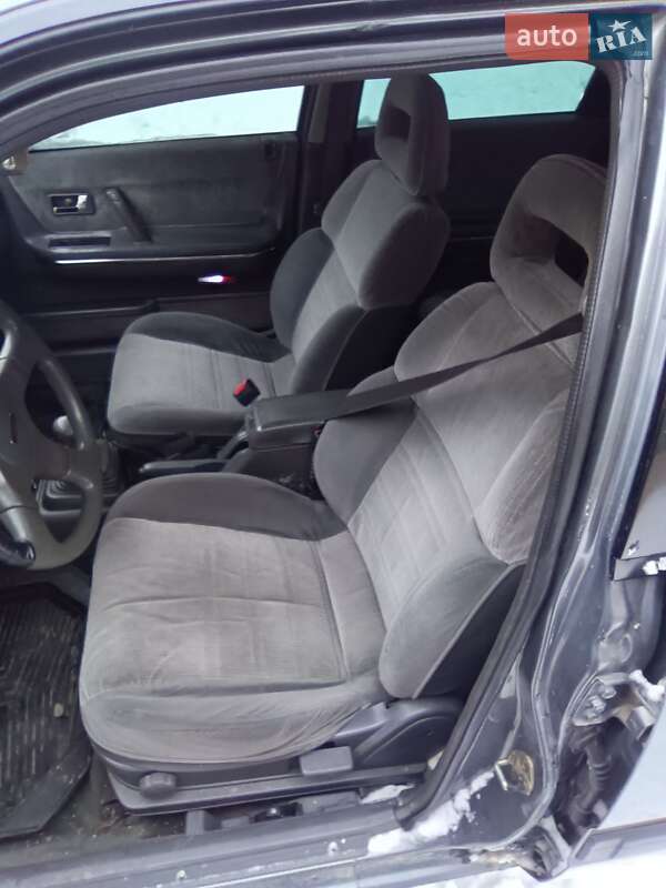 Хэтчбек Mazda 626 1990 в Ровно