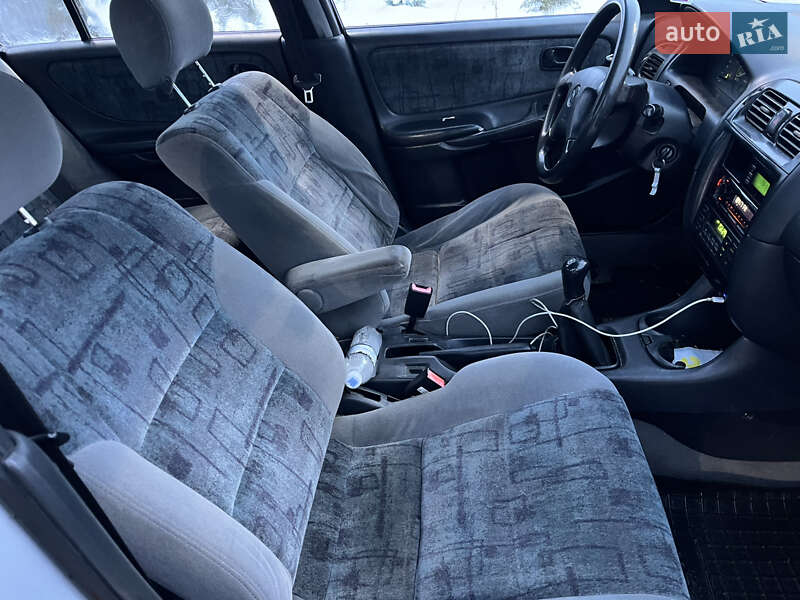 Хэтчбек Mazda 626 1999 в Львове