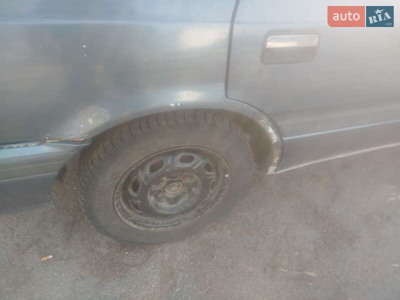 Седан Mazda 626 1988 в Вільшанці