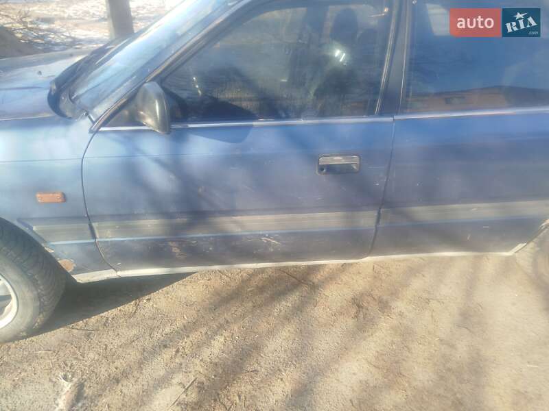 Седан Mazda 626 1988 в Вільшанці