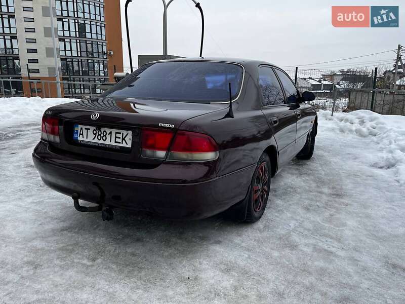 Седан Mazda 626 1993 в Угринові