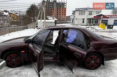 Седан Mazda 626 1993 в Угринові