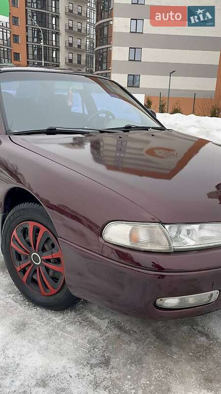 Седан Mazda 626 1993 в Угринові