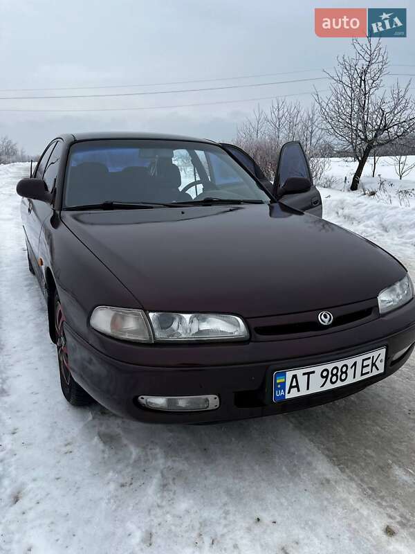 Седан Mazda 626 1993 в Угринові