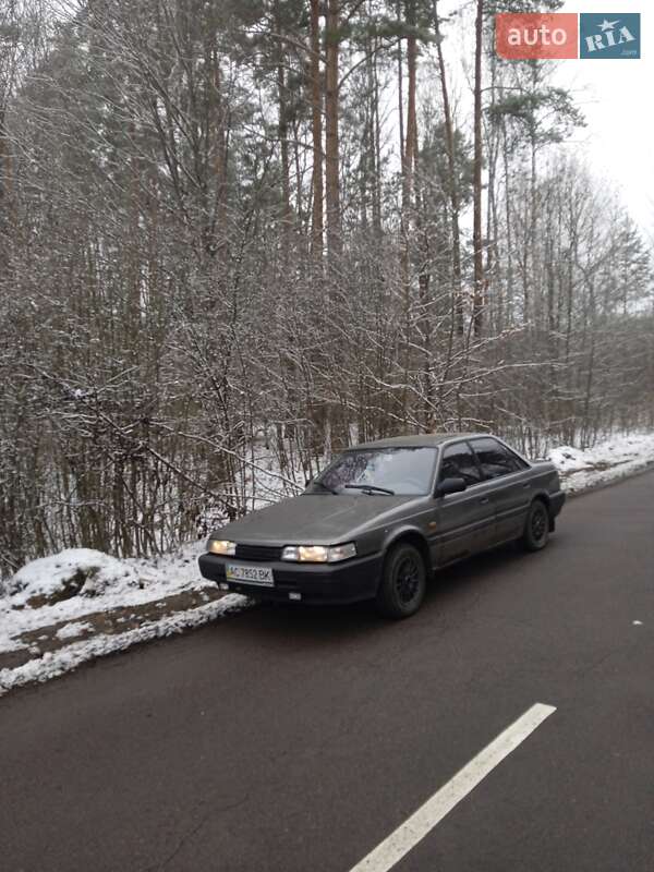 Седан Mazda 626 1988 в Владимирце