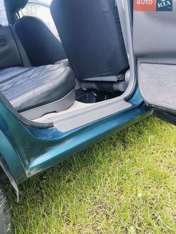 Хетчбек Mazda 626 1995 в Кам'янському