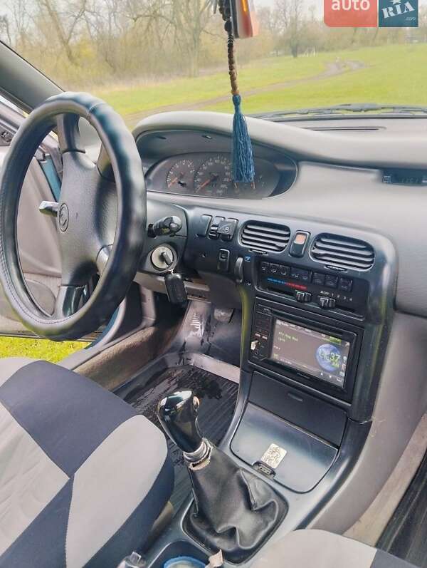 Хетчбек Mazda 626 1995 в Кам'янському