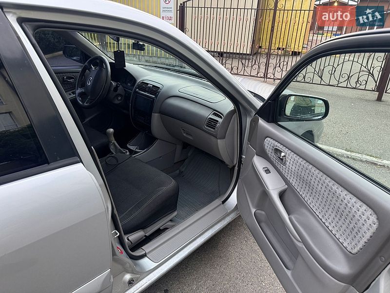 Седан Mazda 626 2001 в Софіївській Борщагівці