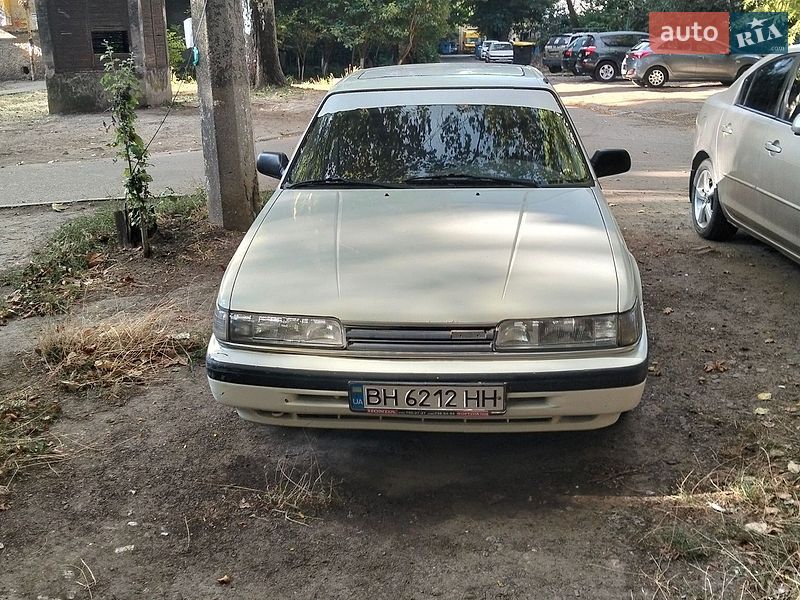 Седан Mazda 626 1987 в Одессе