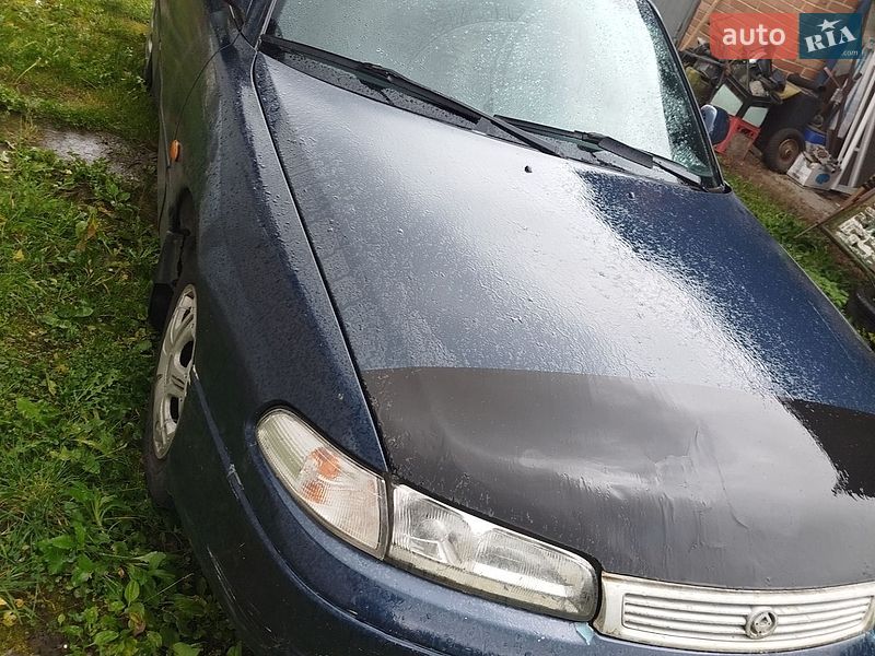 Хетчбек Mazda 626 1997 в Наварії