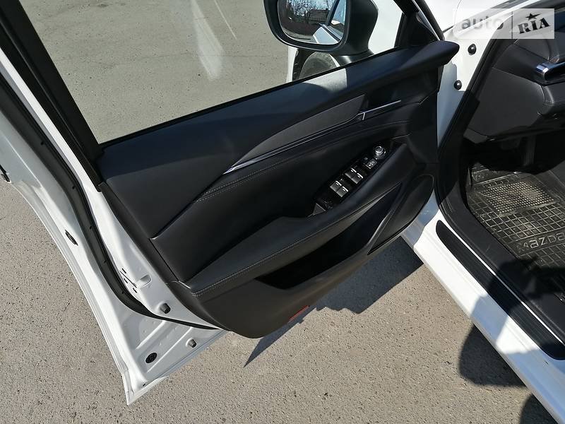 Седан Mazda 6 2018 в Чернівцях