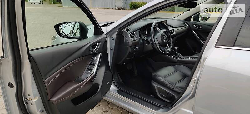 Седан Mazda 6 2016 в Черновцах