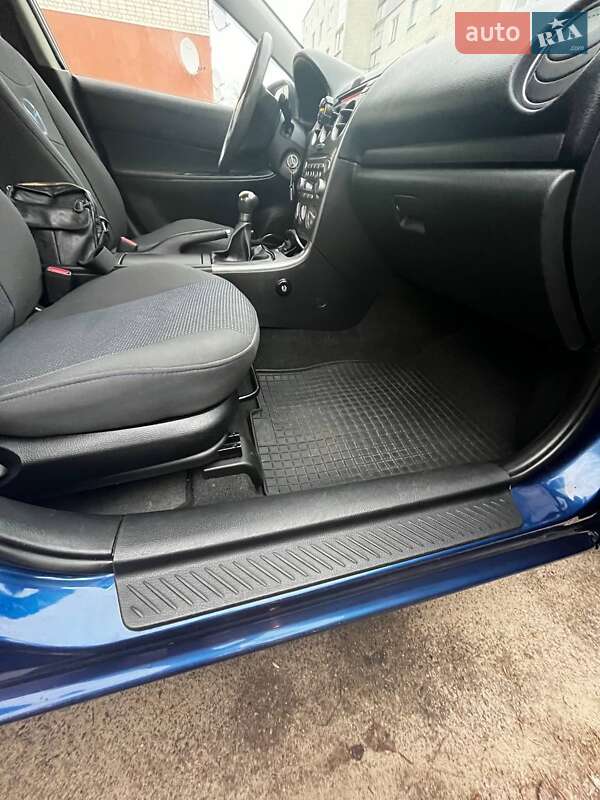 Седан Mazda 6 2004 в Чернигове