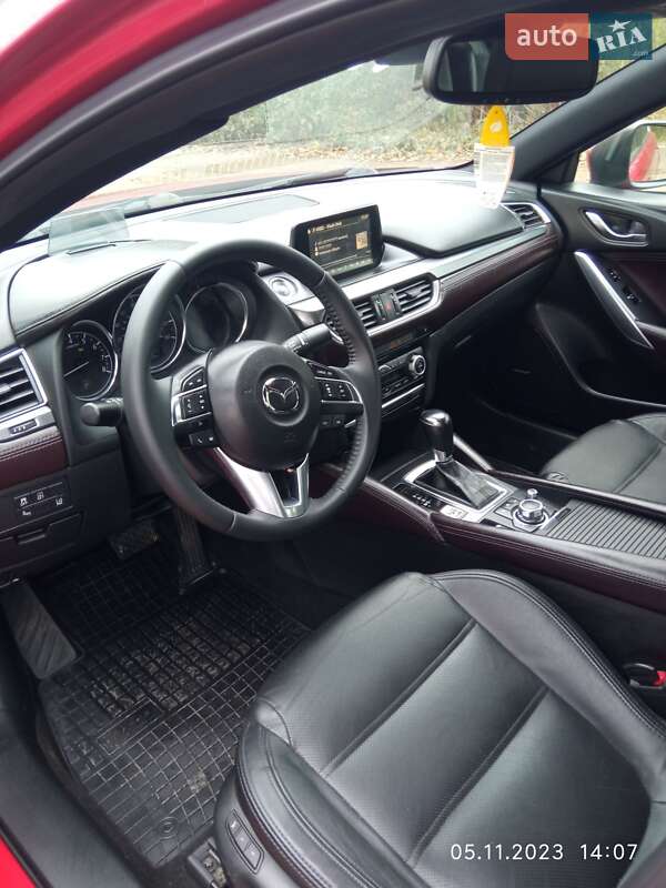 Седан Mazda 6 2015 в Надворной