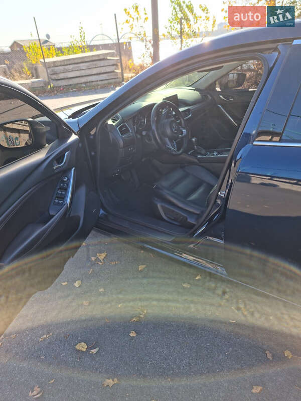 Седан Mazda 6 2016 в Днепре