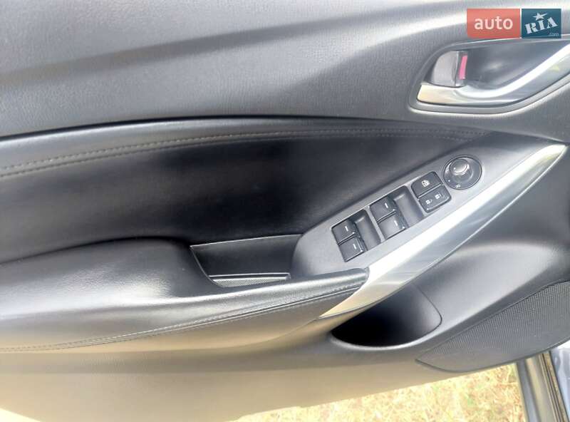 Седан Mazda 6 2014 в Днепре