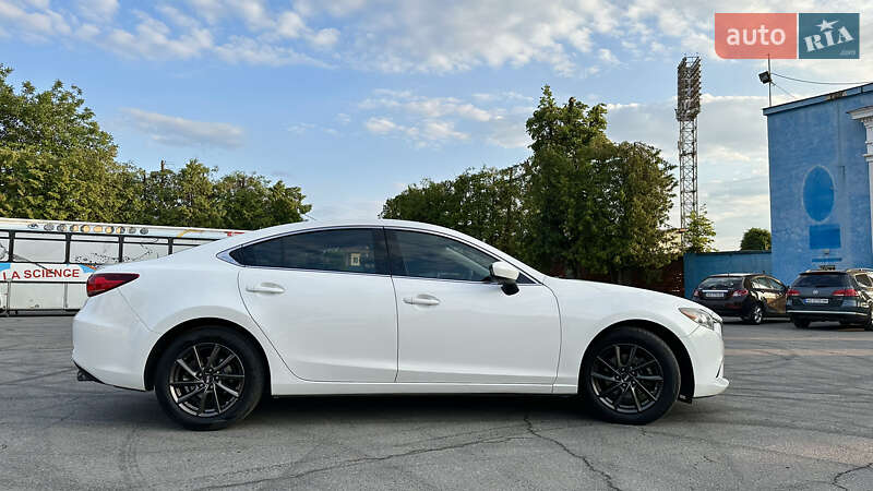 Седан Mazda 6 2015 в Ужгороді