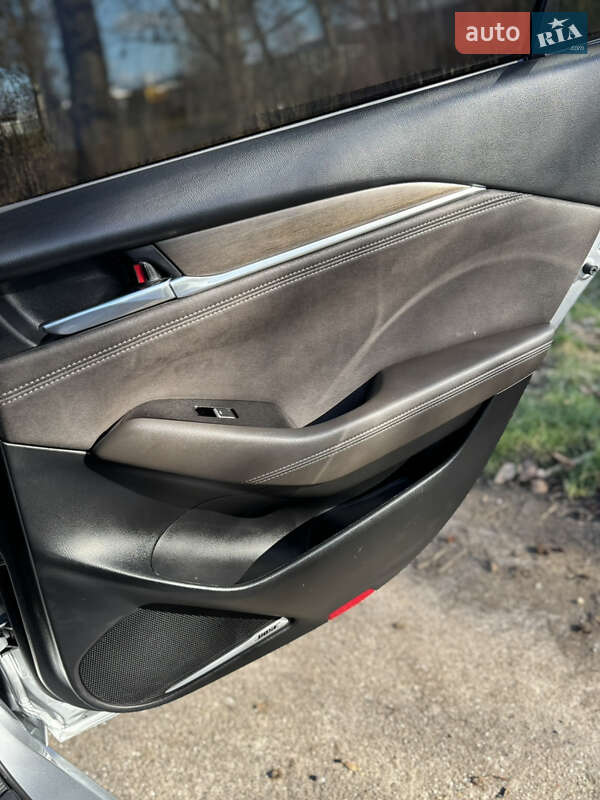 Седан Mazda 6 2019 в Коростене