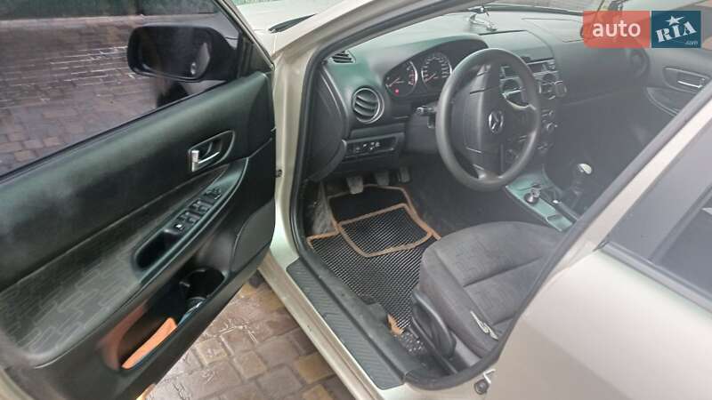 Седан Mazda 6 2005 в Барвенкове