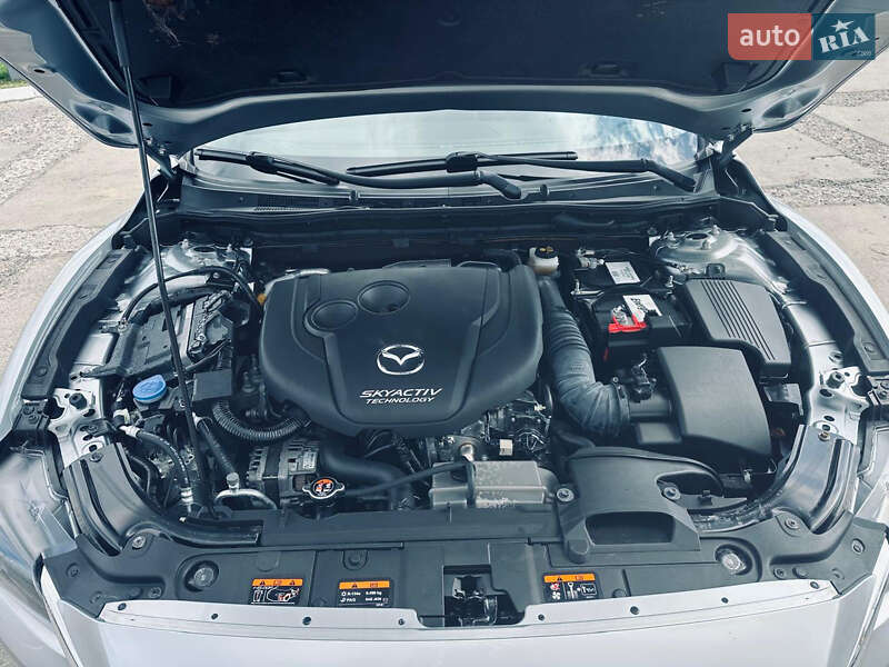 Седан Mazda 6 2016 в Ужгороді