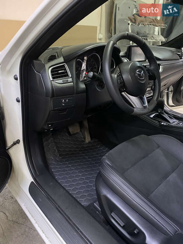 Седан Mazda 6 2015 в Кривом Роге