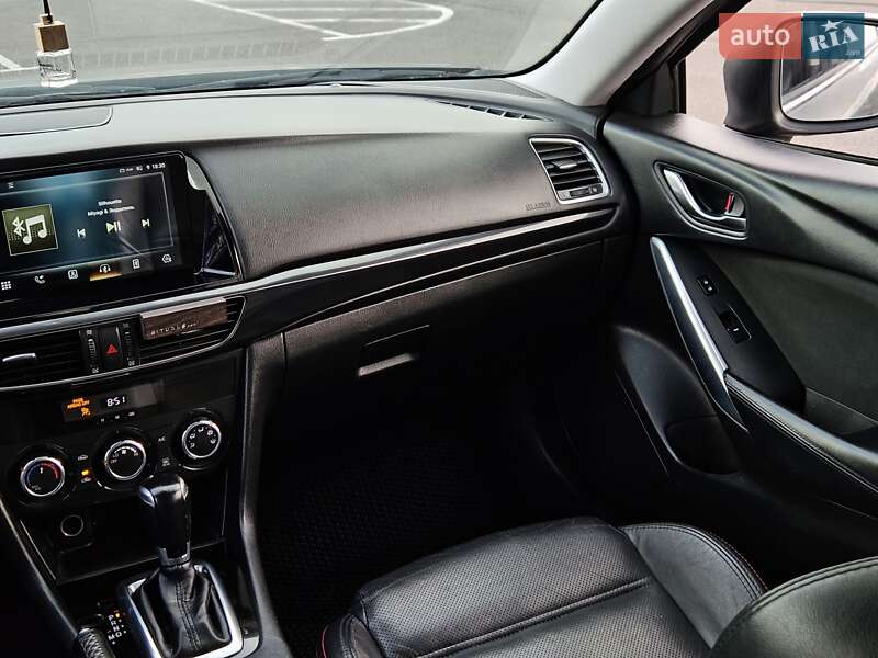 Седан Mazda 6 2014 в Ровно