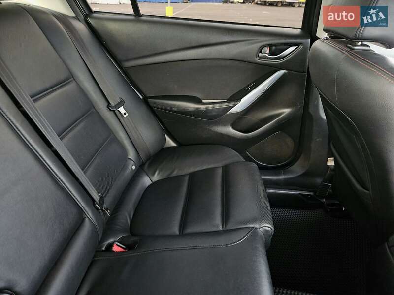 Седан Mazda 6 2014 в Ровно