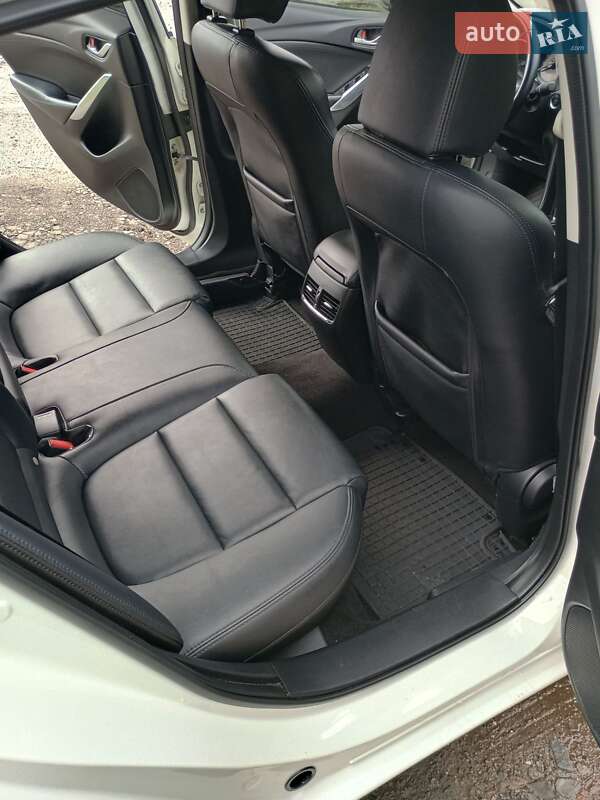 Седан Mazda 6 2014 в Бродах