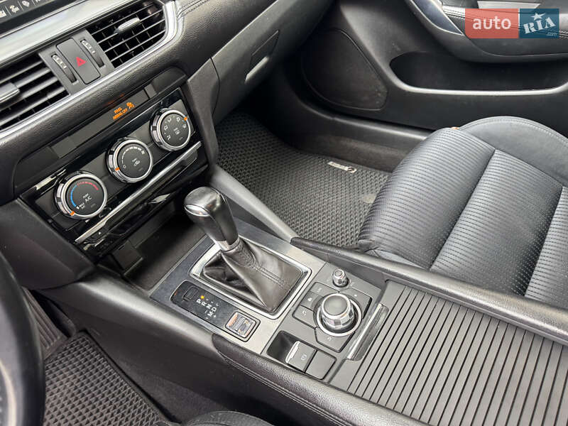 Седан Mazda 6 2015 в Днепре