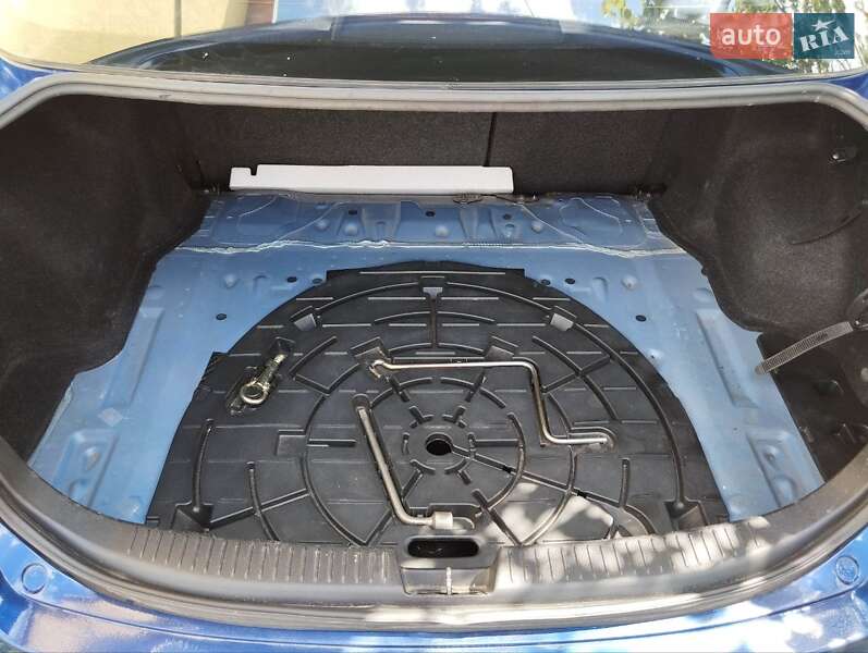 Седан Mazda 6 2005 в Луцке