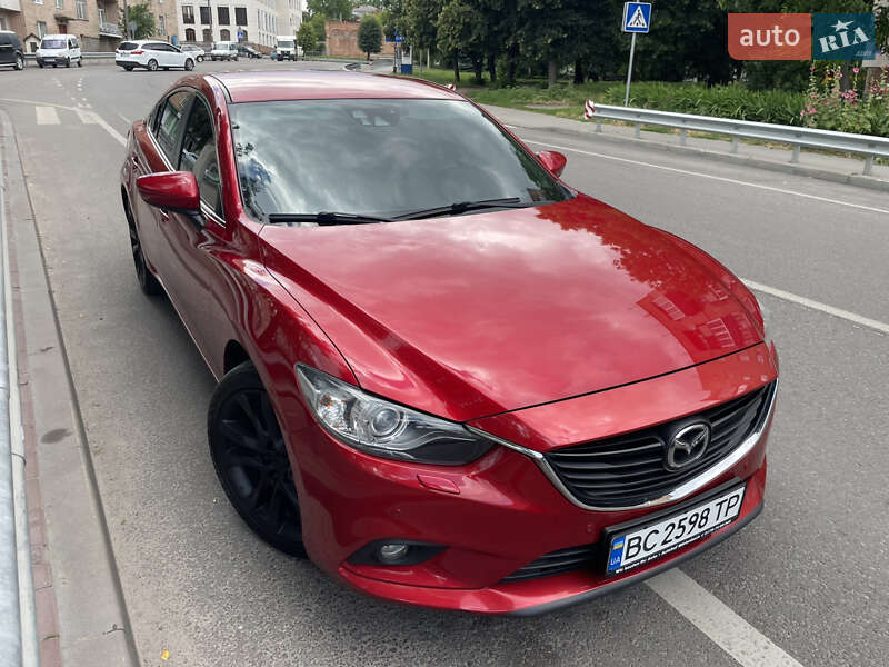 Седан Mazda 6 2012 в Остроге