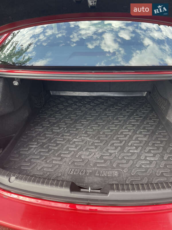 Седан Mazda 6 2015 в Хороле