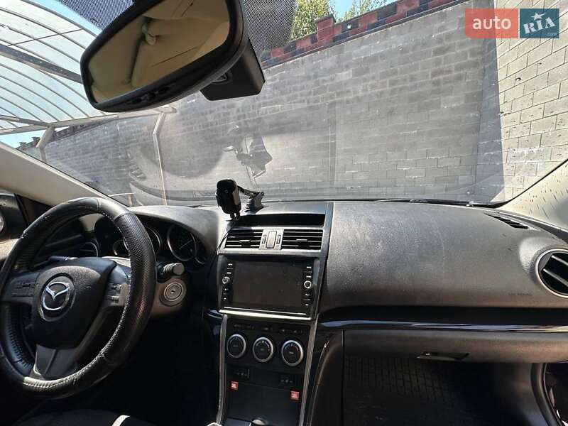 Седан Mazda 6 2008 в Остроге