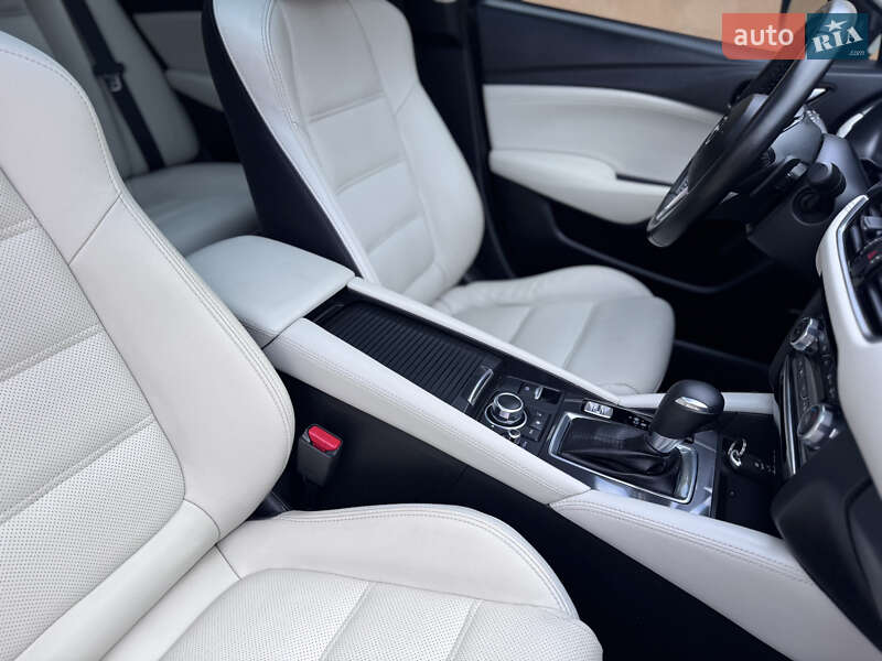 Седан Mazda 6 2016 в Киеве