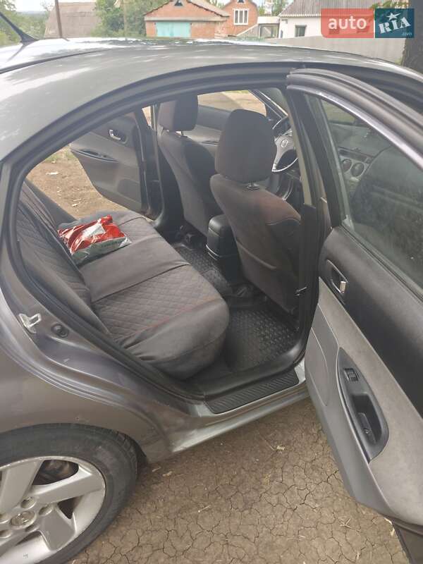 Седан Mazda 6 2004 в Чугуеве