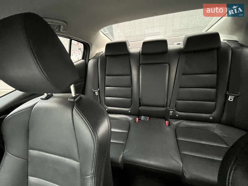Седан Mazda 6 2016 в Бартатовом