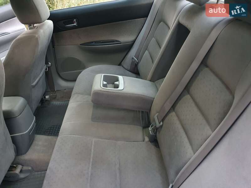 Седан Mazda 6 2003 в Черновцах