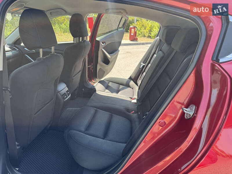 Седан Mazda 6 2015 в Днепре