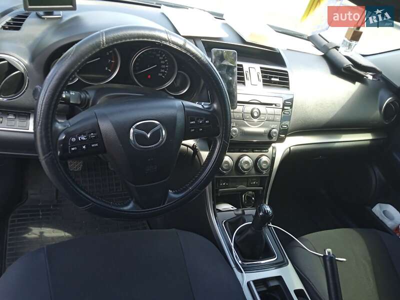 Седан Mazda 6 2011 в Обухове