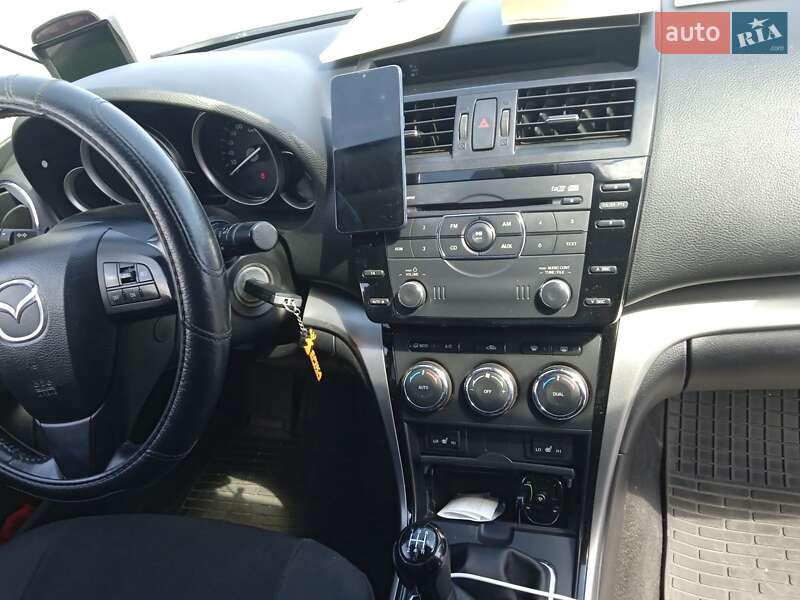 Седан Mazda 6 2011 в Обухове