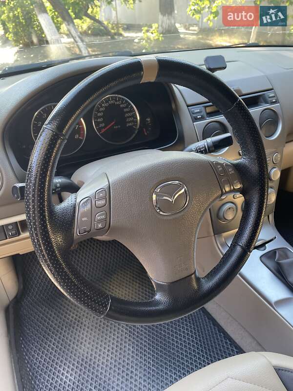 Седан Mazda 6 2002 в Измаиле