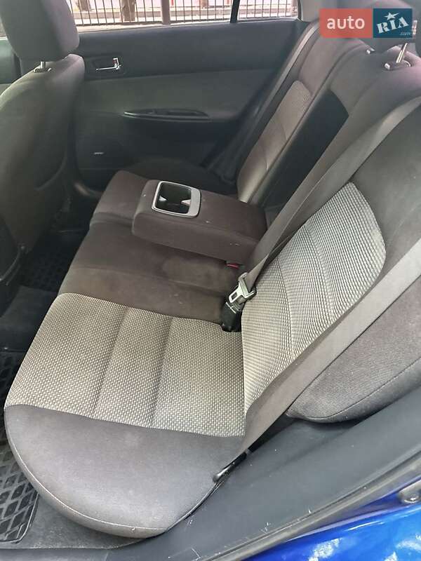 Лифтбек Mazda 6 2004 в Днепре