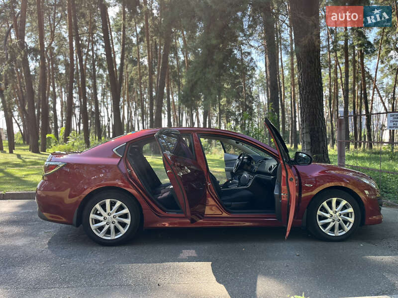 Седан Mazda 6 2011 в Чернигове