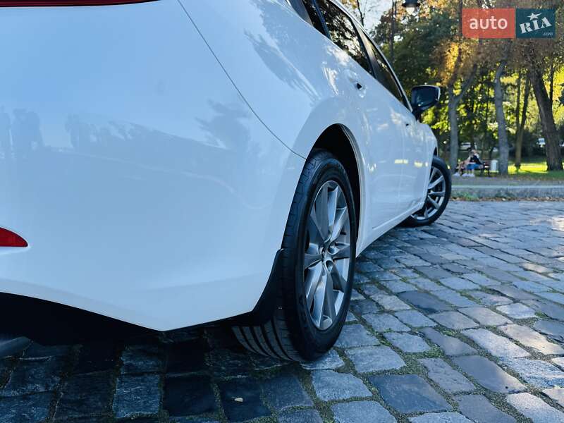 Седан Mazda 6 2016 в Киеве