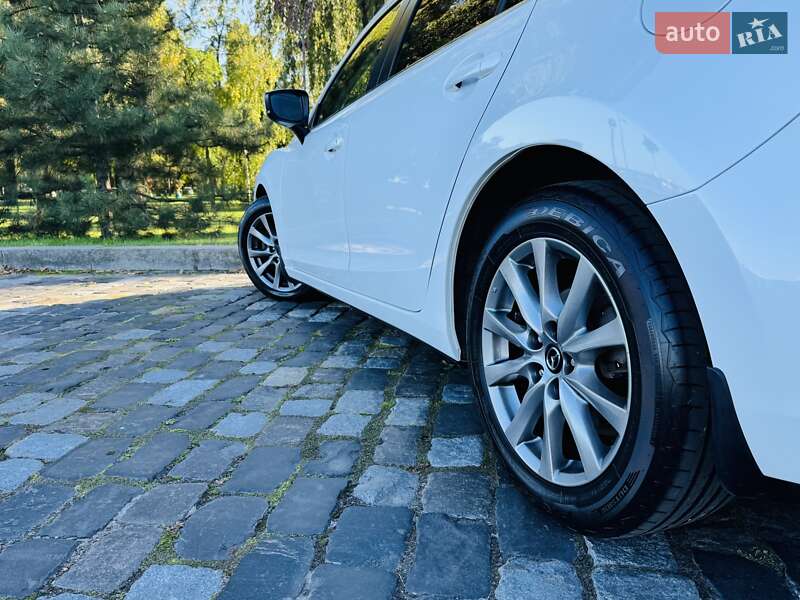 Седан Mazda 6 2016 в Киеве