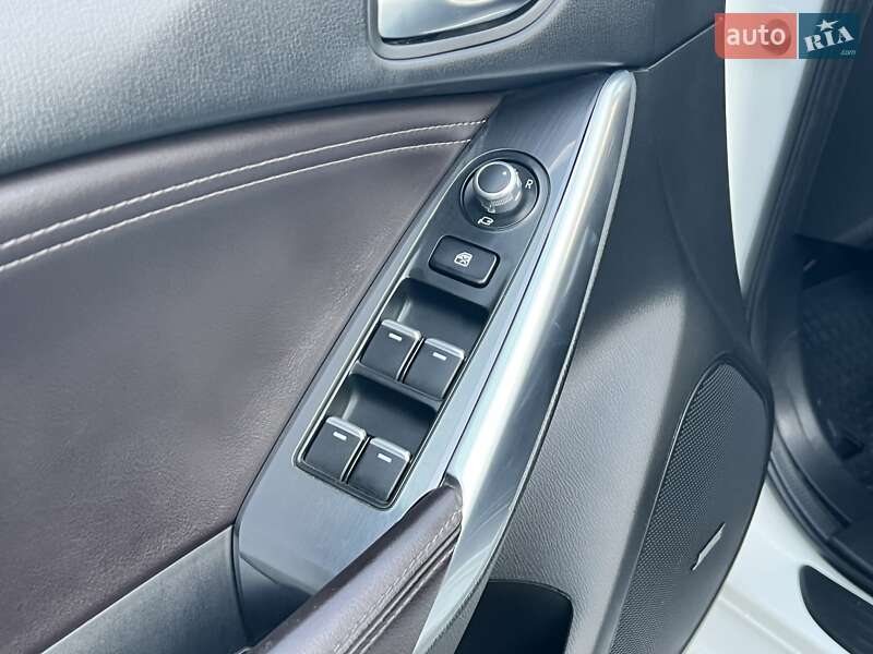 Седан Mazda 6 2015 в Ровно