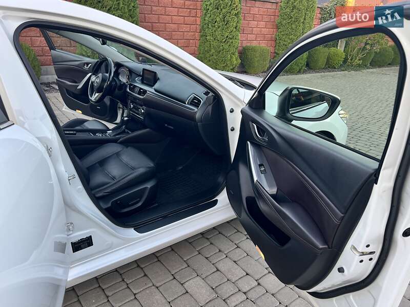 Седан Mazda 6 2015 в Ровно