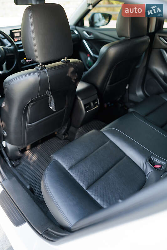 Седан Mazda 6 2015 в Днепре