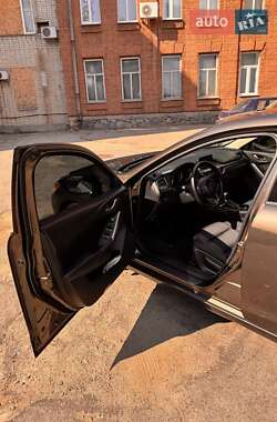 Седан Mazda 6 2015 в 